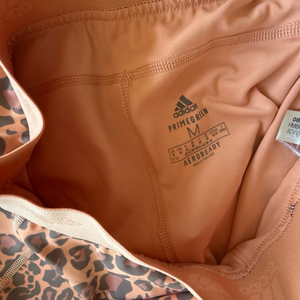 Adidas Hyperglam Blush Cheetah/Leopard crop top and leggings set - Picture 6 of 8